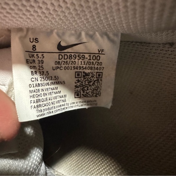 Women’s Nike All White Air Force 1 07’ sneakers - Picture 7 of 9